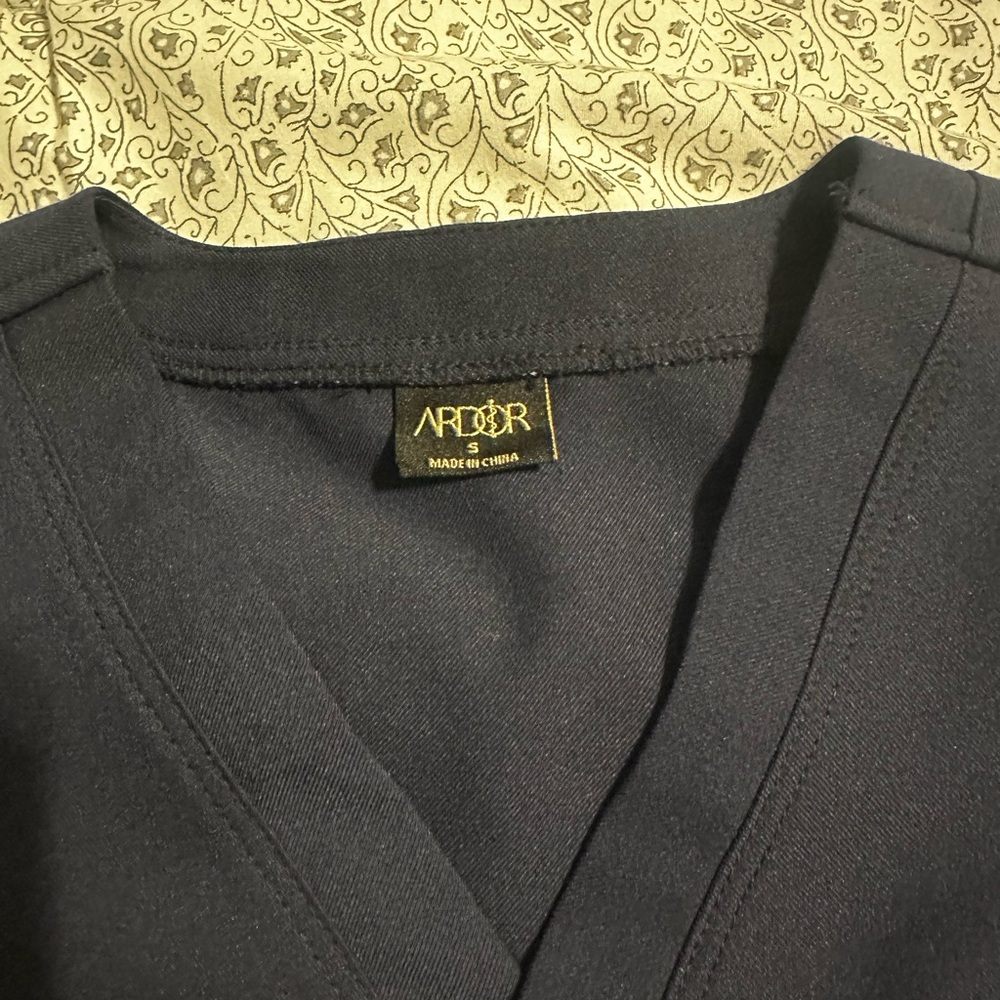 Women's Navy V-Neck Scrub Top and Drawstring Pants Set - Unbranded - Picture 2 of 7